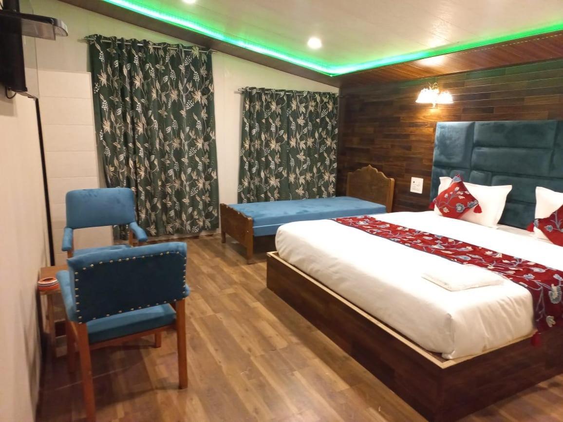 Srinagar Group Of Hotels Extérieur photo
