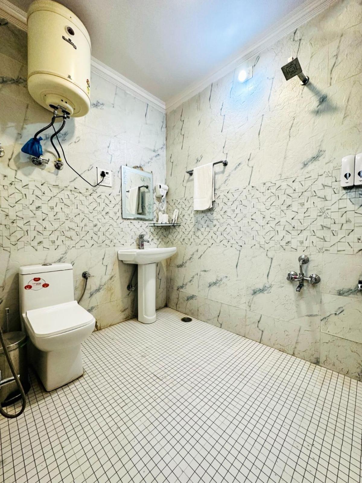 Srinagar Group Of Hotels Extérieur photo