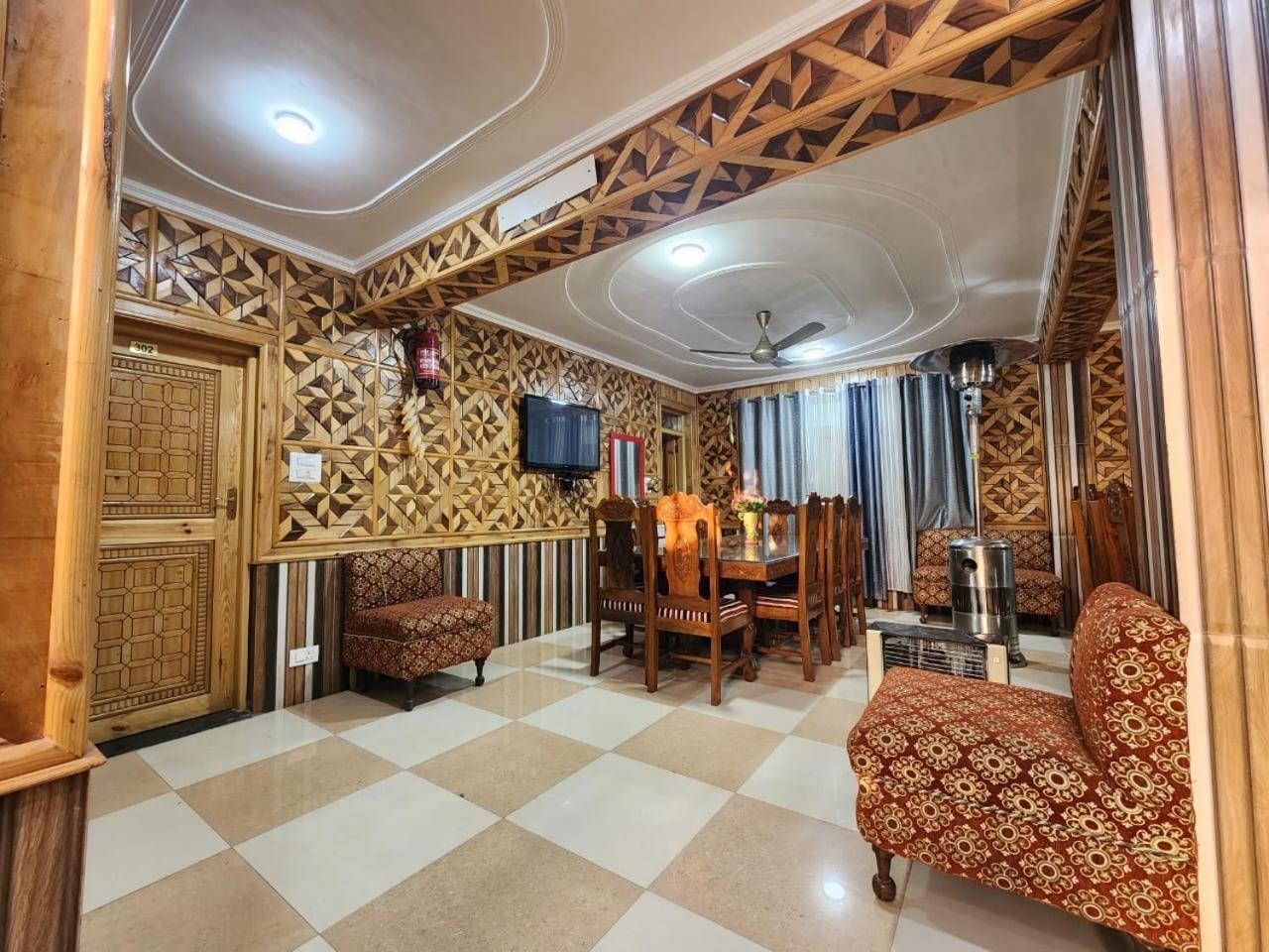 Srinagar Group Of Hotels Extérieur photo