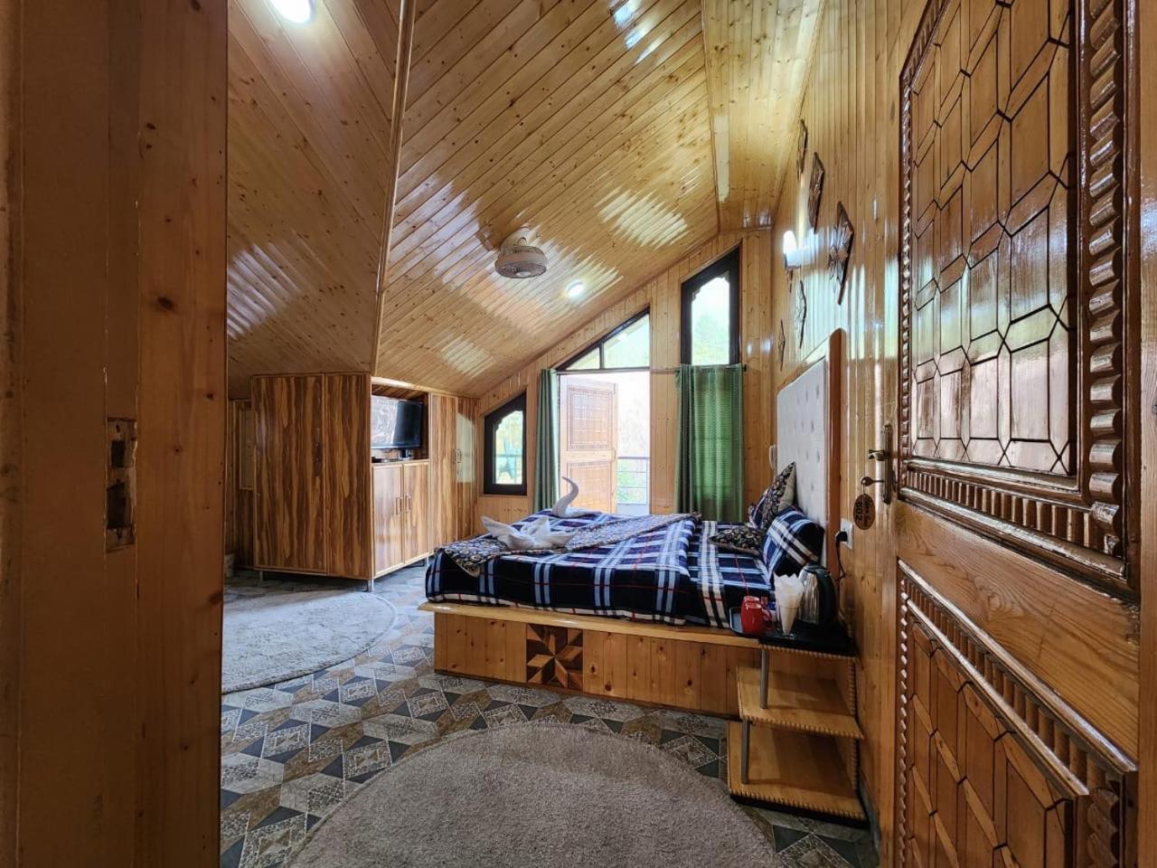 Srinagar Group Of Hotels Extérieur photo