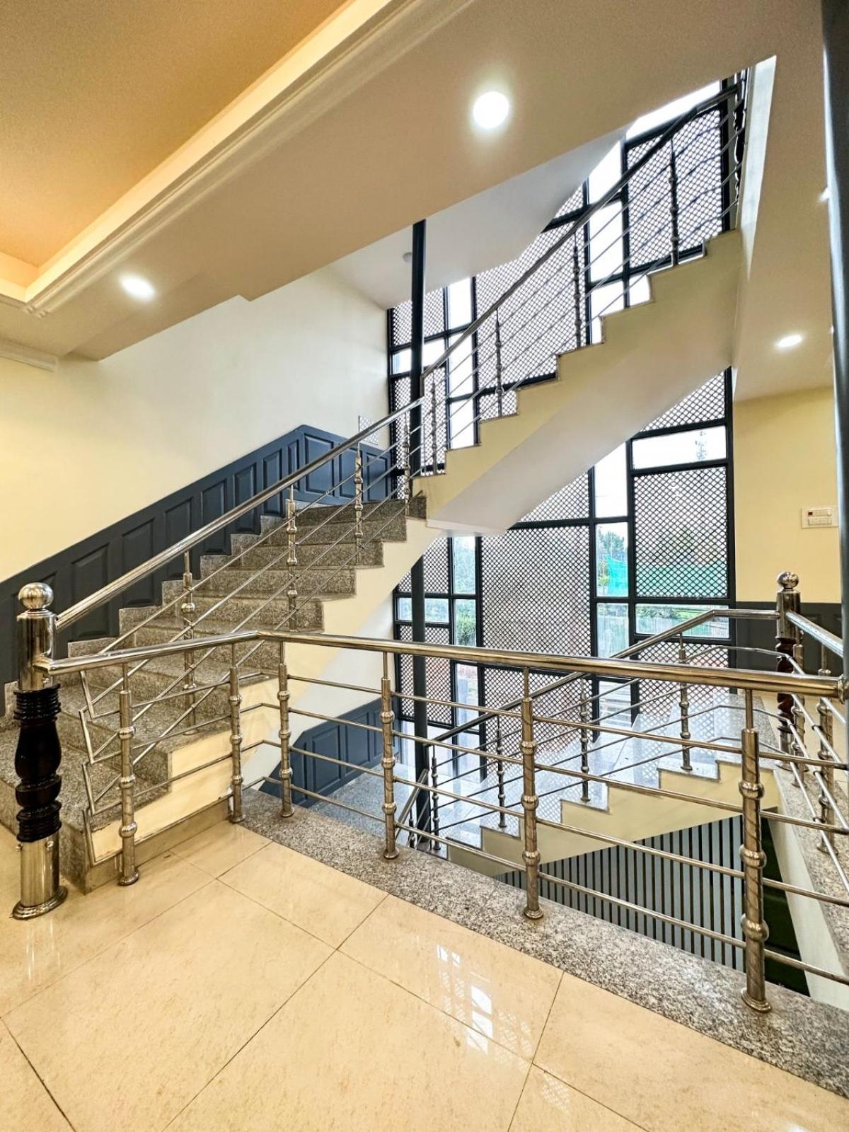 Srinagar Group Of Hotels Extérieur photo