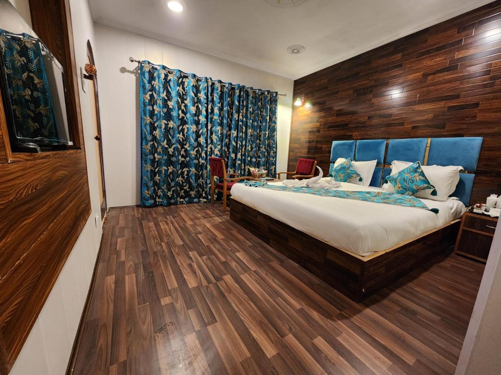 Srinagar Group Of Hotels Extérieur photo